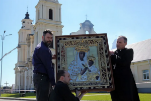 Revered Icon of Our Lady unscathed after Belarus church fire