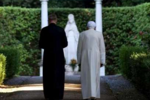 Benedict XVI pays a surprise visit to Castel Gandolfo